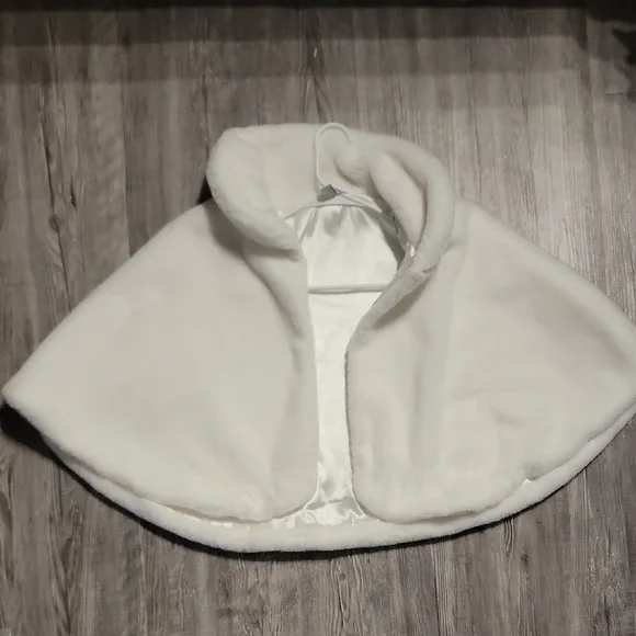 White Faux Fur Cape - Picture 1 of 1